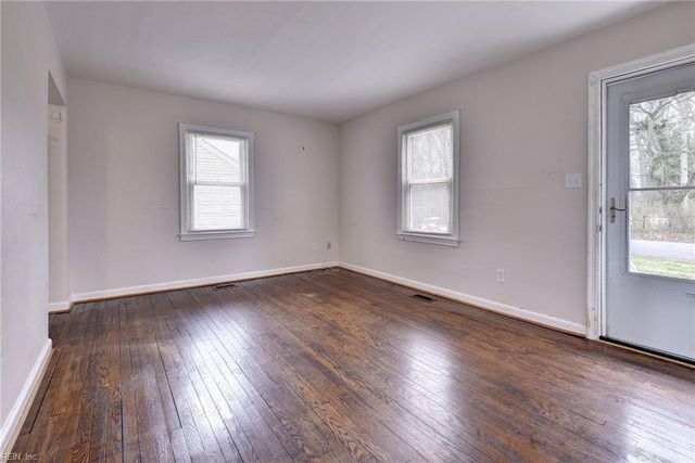 107 Roland DR, Hampton, VA 23669