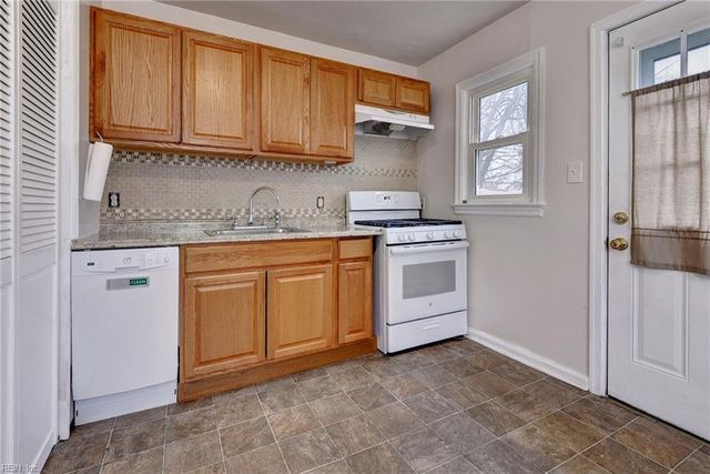 107 Roland DR, Hampton, VA 23669