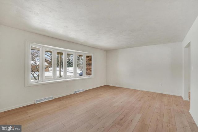 1975 NORMANDIE DR, York, PA 17408