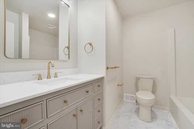 1975 NORMANDIE DR, York, PA 17408