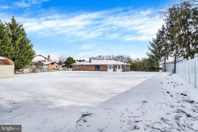 1975 NORMANDIE DR, York, PA 17408