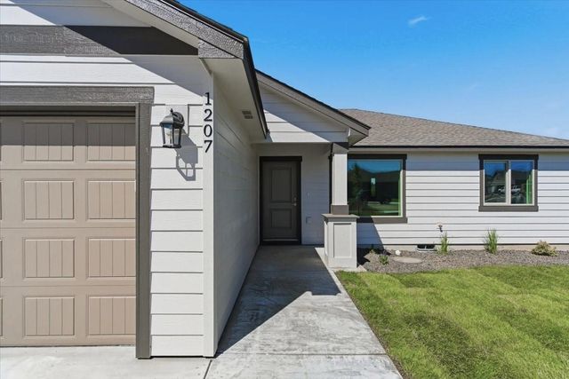 1207 N Layton Ave, Deer Park, WA 99006