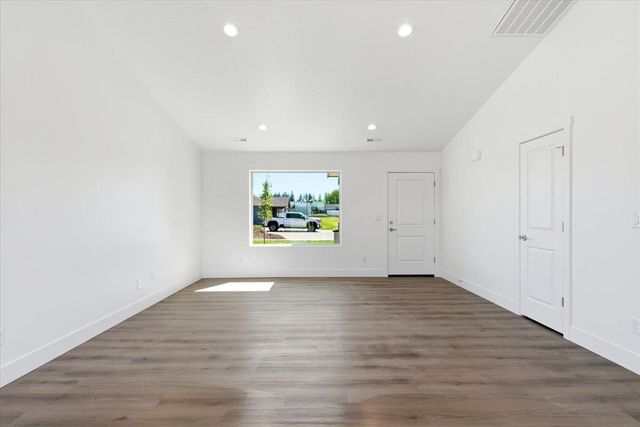1207 N Layton Ave, Deer Park, WA 99006