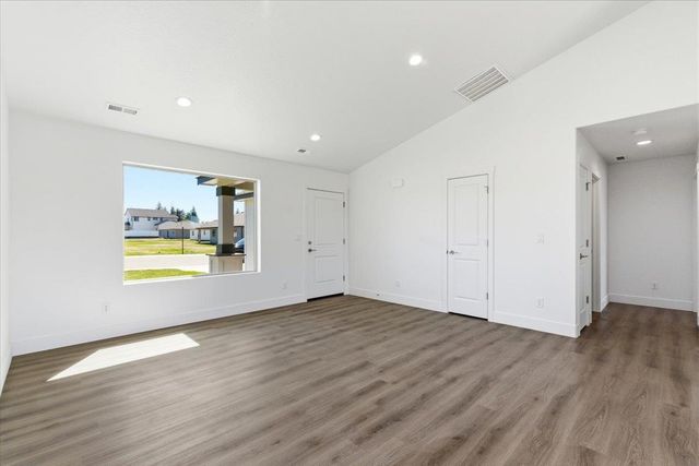 1207 N Layton Ave, Deer Park, WA 99006