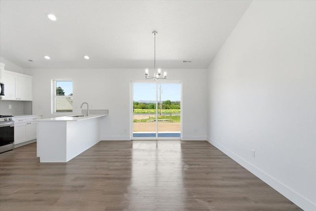 1207 N Layton Ave, Deer Park, WA 99006