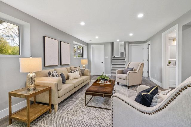 250 W Suburban COURT, Fox Point, WI 53217