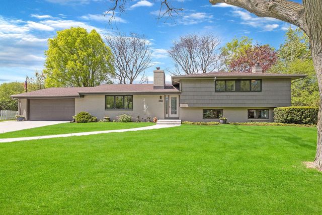 250 W Suburban COURT, Fox Point, WI 53217