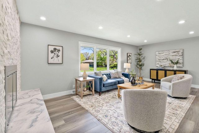 250 W Suburban COURT, Fox Point, WI 53217