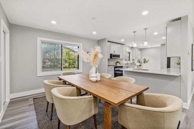 250 W Suburban COURT, Fox Point, WI 53217