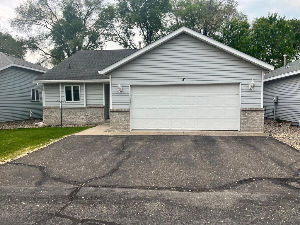 1403 33rd Avenue N 8, Saint Cloud, MN 56303