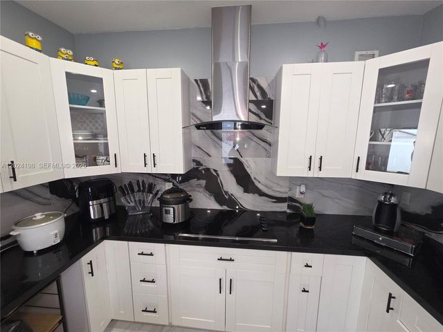 651 E 48th St, Hialeah, FL 33013