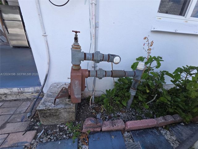 651 E 48th St, Hialeah, FL 33013