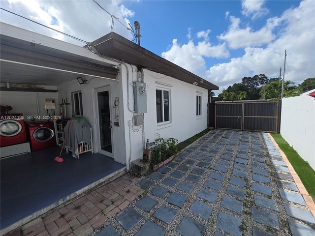 651 E 48th St, Hialeah, FL 33013