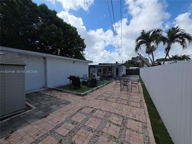 651 E 48th St, Hialeah, FL 33013