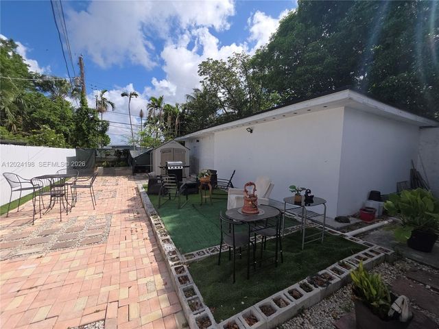 651 E 48th St, Hialeah, FL 33013