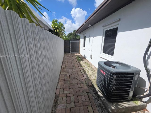 651 E 48th St, Hialeah, FL 33013