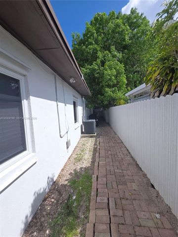 651 E 48th St, Hialeah, FL 33013