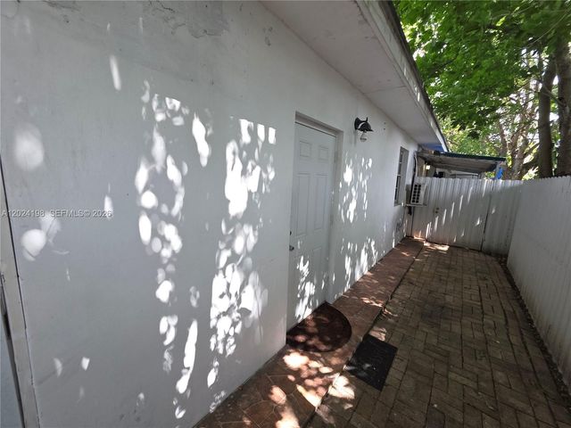651 E 48th St, Hialeah, FL 33013