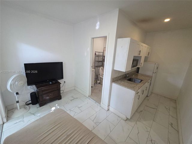 651 E 48th St, Hialeah, FL 33013