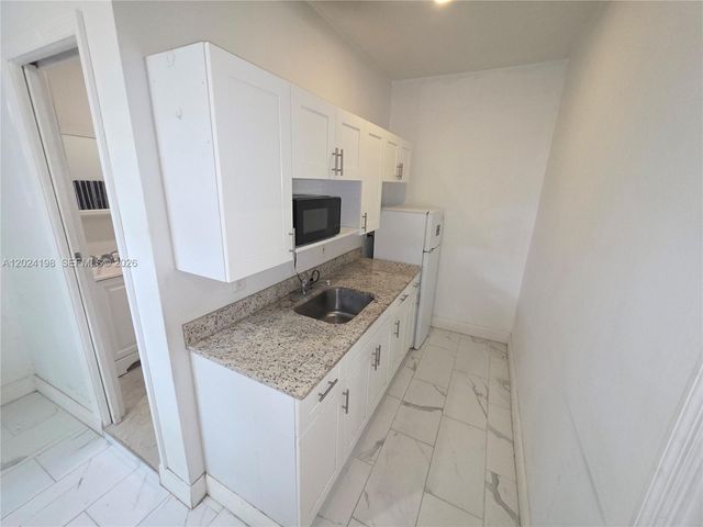 651 E 48th St, Hialeah, FL 33013