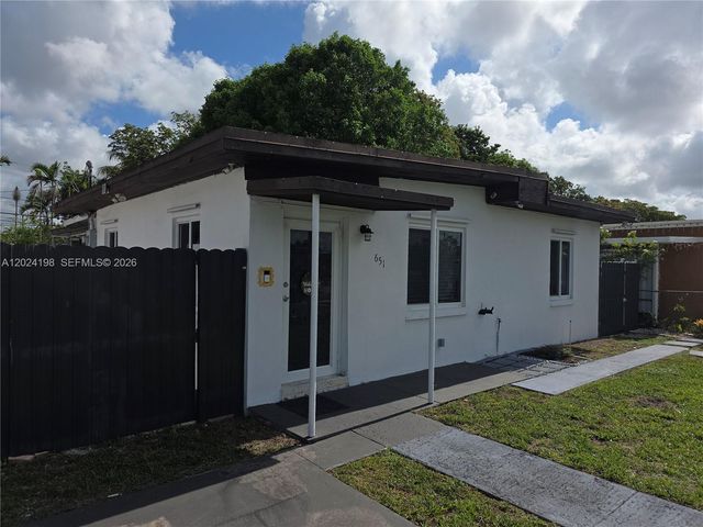 651 E 48th St, Hialeah, FL 33013