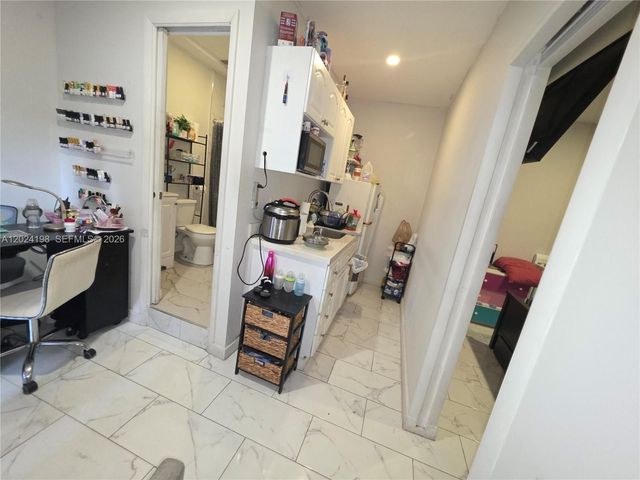651 E 48th St, Hialeah, FL 33013