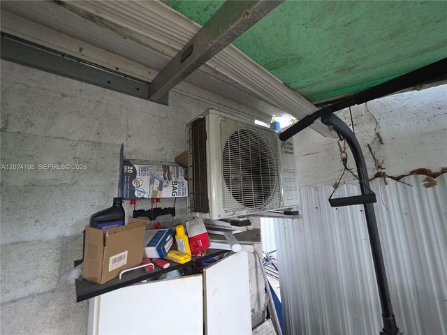 651 E 48th St, Hialeah, FL 33013