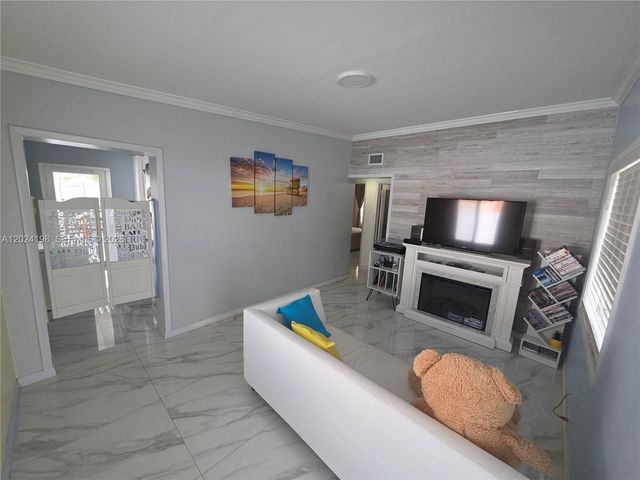 651 E 48th St, Hialeah, FL 33013