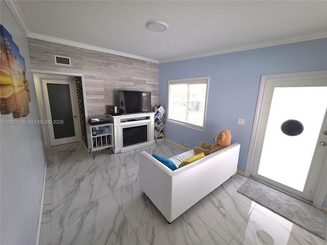 651 E 48th St, Hialeah, FL 33013