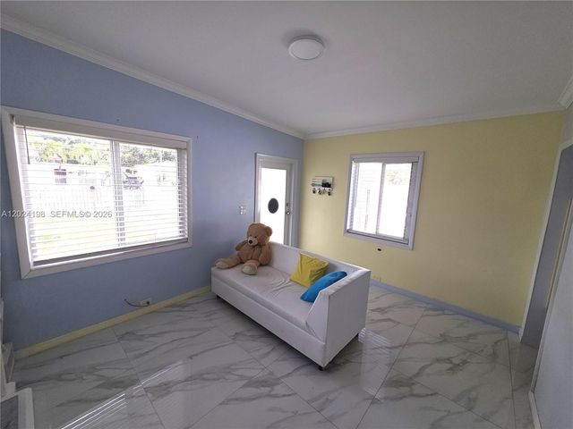 651 E 48th St, Hialeah, FL 33013