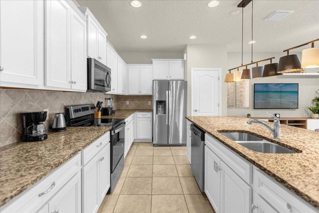2413 DUBAI ST, Kissimmee, FL 34747