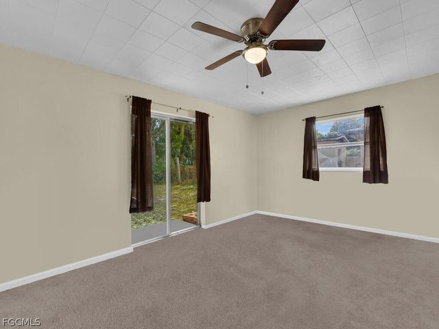 2124 E Gardenia CIR, North Fort Myers, FL 33917