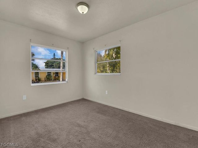 2124 E Gardenia CIR, North Fort Myers, FL 33917