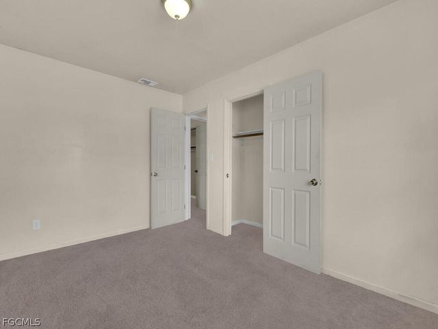 2124 E Gardenia CIR, North Fort Myers, FL 33917