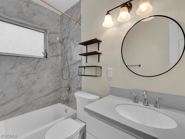 2124 E Gardenia CIR, North Fort Myers, FL 33917