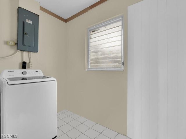 2124 E Gardenia CIR, North Fort Myers, FL 33917