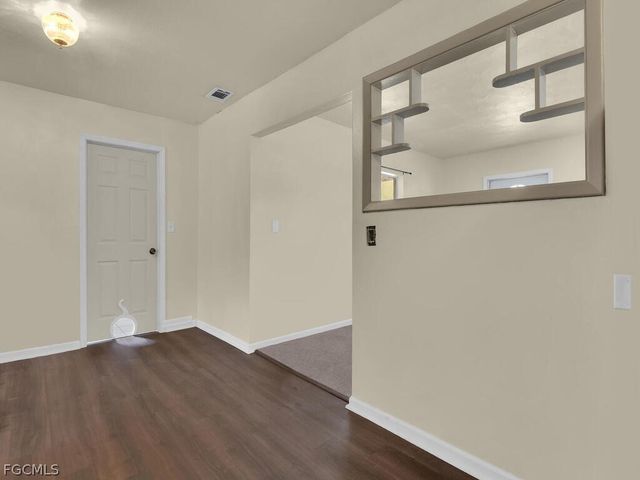 2124 E Gardenia CIR, North Fort Myers, FL 33917