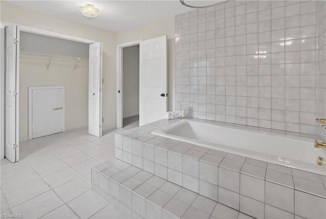 884 Northwind Drive, Winston-salem, NC 27127