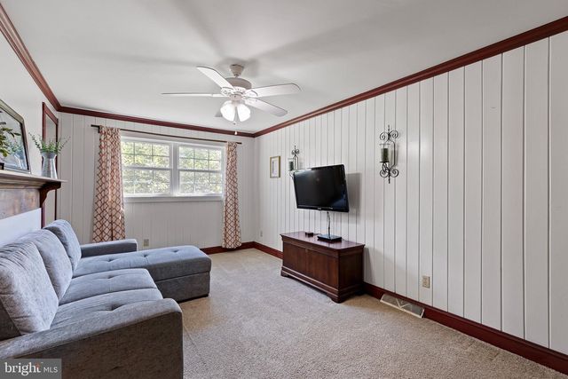130 HEDGEWICK DR, Newark, DE 19702
