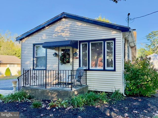 1703 HOLLYWOOD AVE, Blackwood, NJ 08012