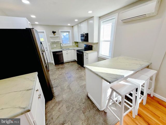 1703 HOLLYWOOD AVE, Blackwood, NJ 08012