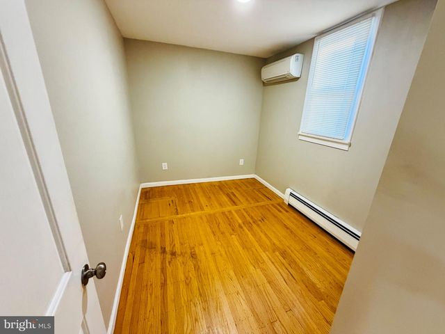 1703 HOLLYWOOD AVE, Blackwood, NJ 08012