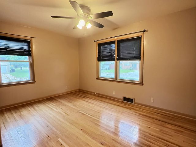 2048 S Ridgewood, Wichita, KS 67218