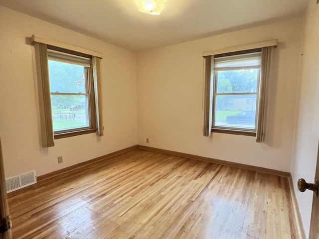 2048 S Ridgewood, Wichita, KS 67218