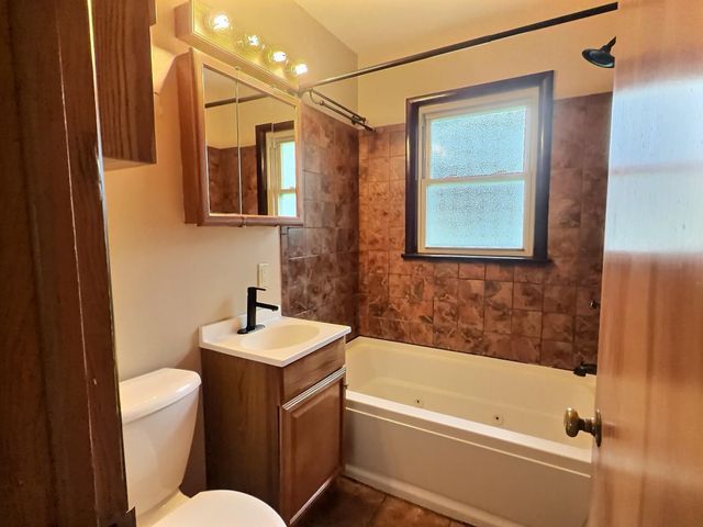 2048 S Ridgewood, Wichita, KS 67218