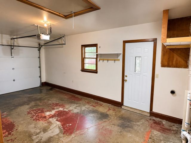 2048 S Ridgewood, Wichita, KS 67218