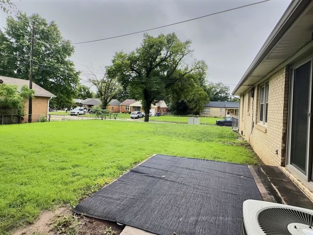 2048 S Ridgewood, Wichita, KS 67218