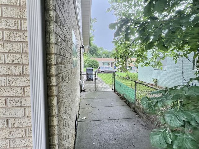 2048 S Ridgewood, Wichita, KS 67218