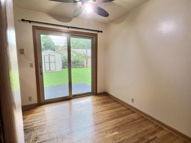 2048 S Ridgewood, Wichita, KS 67218