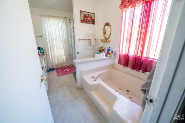 6601 Eucalyptus Dr 34, Bakersfield, CA 93306